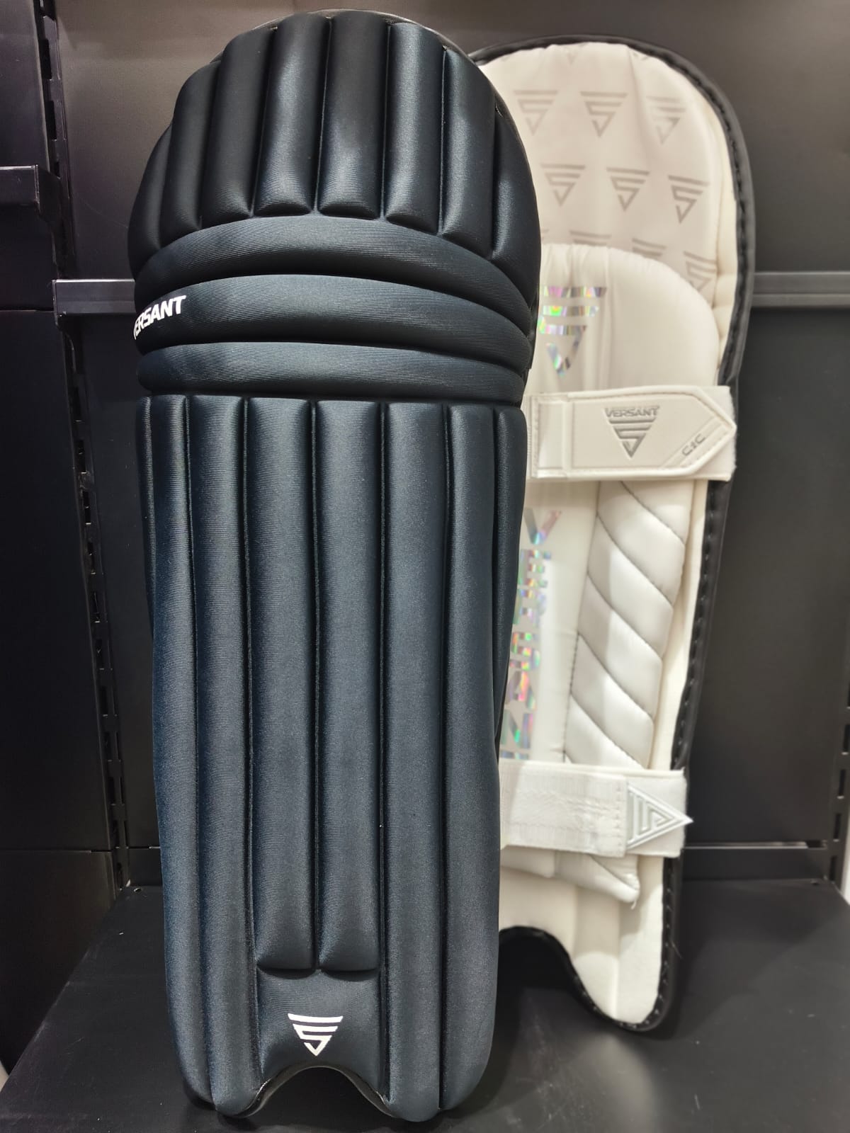 Versant OG Batting Leg Guard (Black)